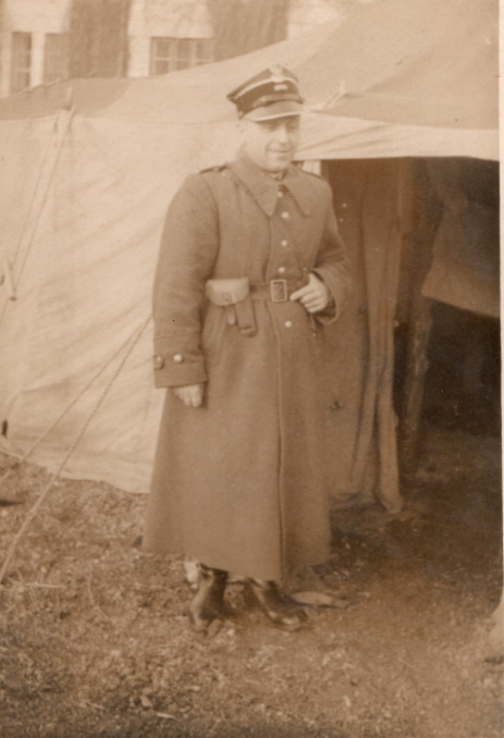 Zdięcie dziadka w płaszczu oficera piechoty II RP